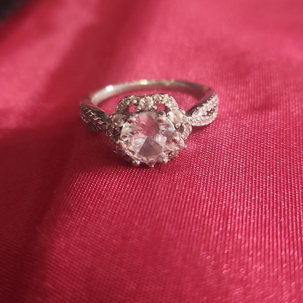 .925 Silver Women's Ring with moissanite stone Size 7